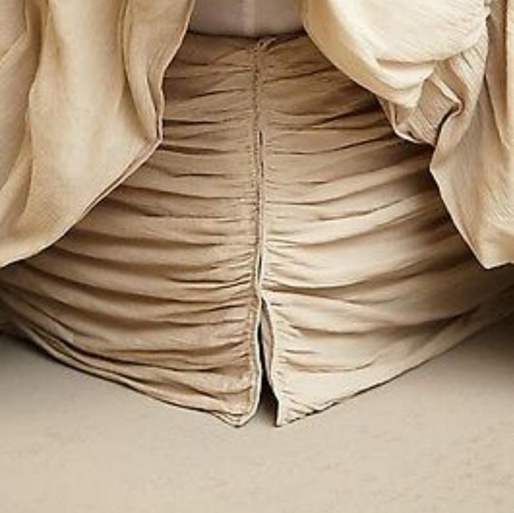 {Anthropologie} Cream Georgina King Bedskirt